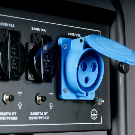 Бензиновый генератор с электростартером и коннектором автоматики FUBAG BS 7500 A ES в Новосибирске фото